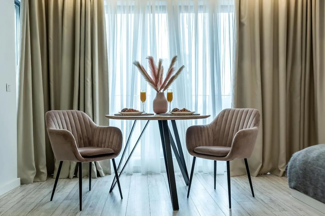 Ultracentral Studio: Explore The City In Style Bukarest Lejlighed