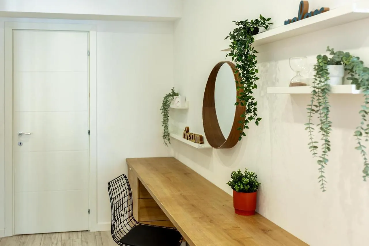 Ultracentral Studio: Explore The City In Style Bukarest Lejlighed